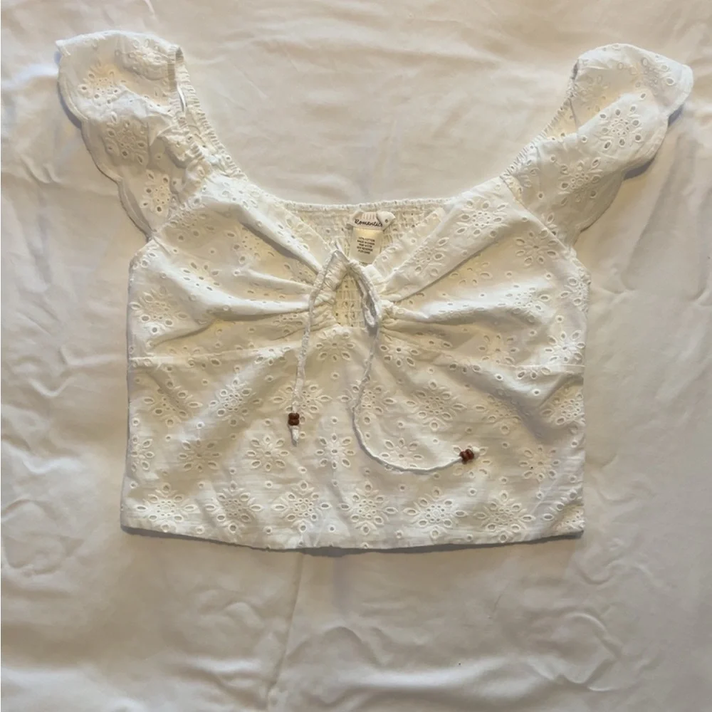 Urban Romantics Cropped White Eyelet Women's Top - Picture 2 of 6